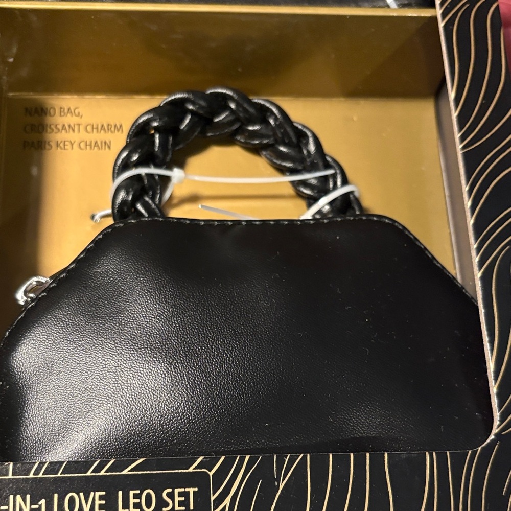 House of Harlow 1960 Black Nano Purse & Paris Keychain Gift Set - Picture 3 of 6